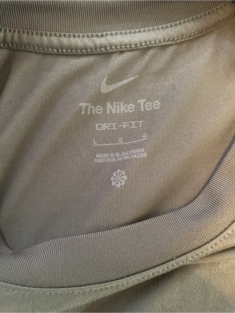 Nike Men's Olive Short Sleeve Dry-Fit Crew Tee with White Swoosh-NWT - Picture 4 of 5
